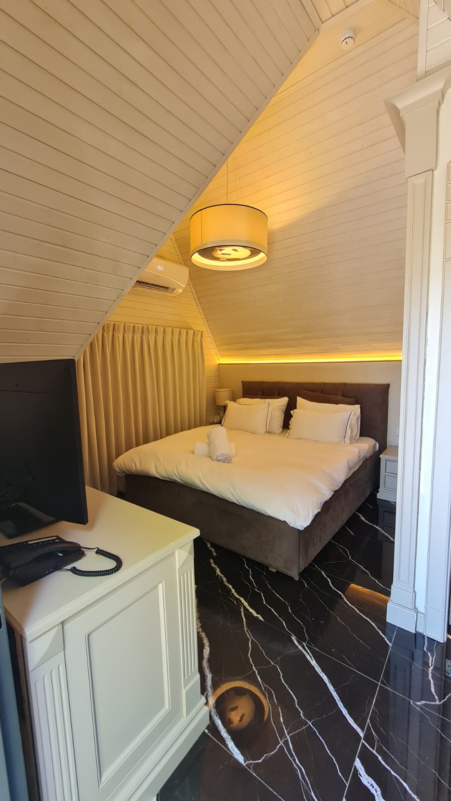 בקתת דלקס זוגית 02