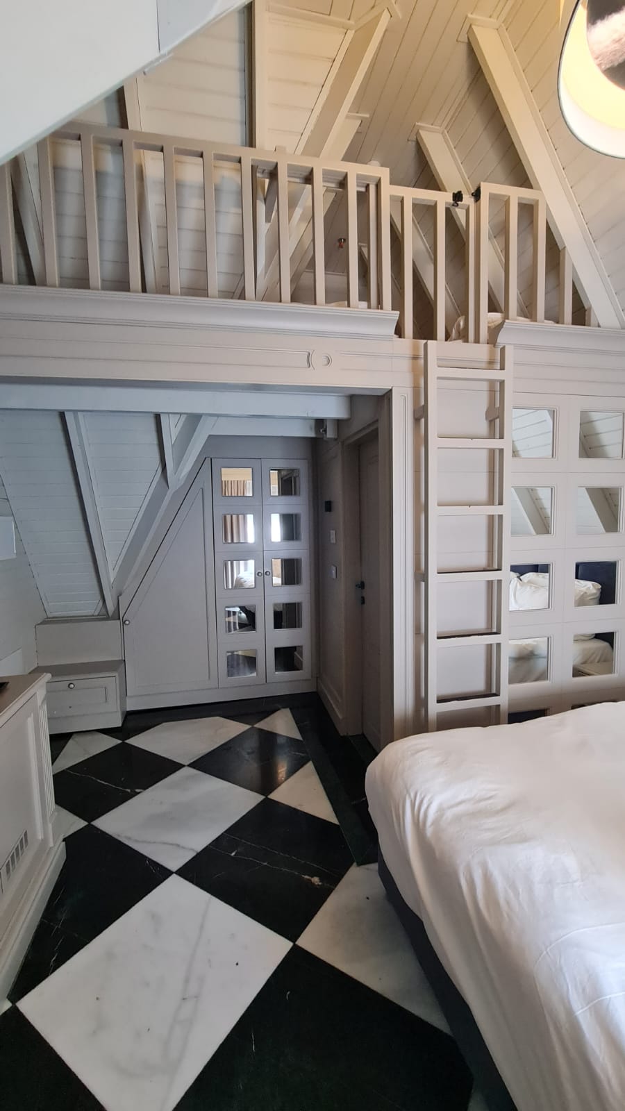 בקתת דלקס עם בריכה ומרפסת (4)