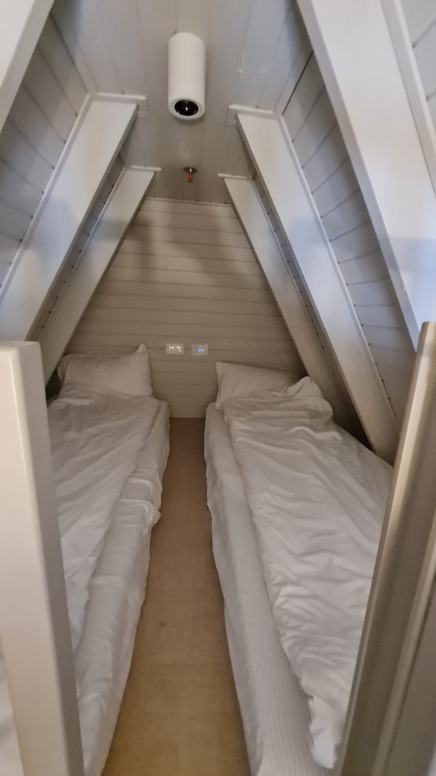 בקתת דלקס עם בריכה ומרפסת (6)