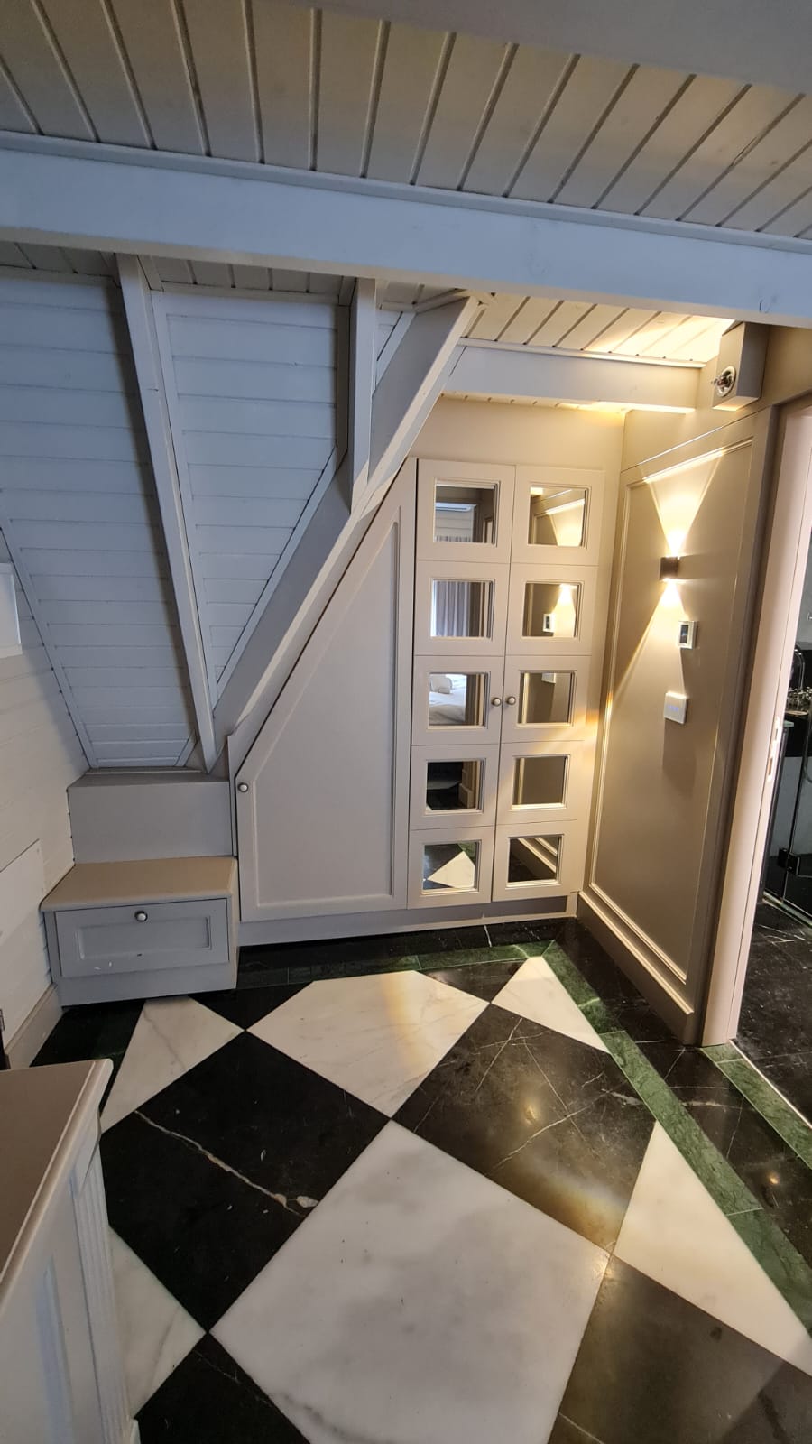 בקתת דלקס עם בריכה ומרפסת (9)