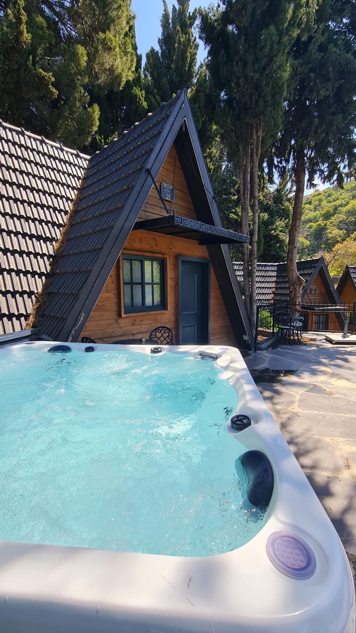 בקתת דלקס עם גקוזי ומרפסת (1)