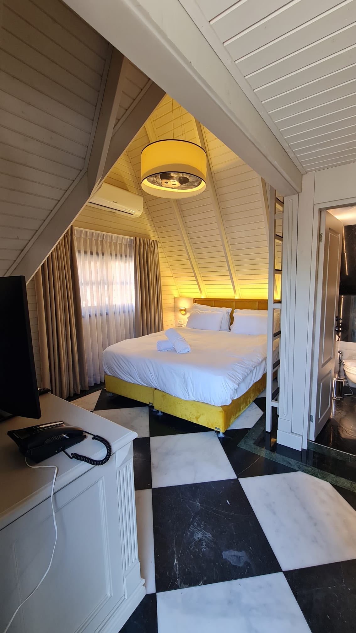 בקתת דלקס עם גקוזי ומרפסת (3)