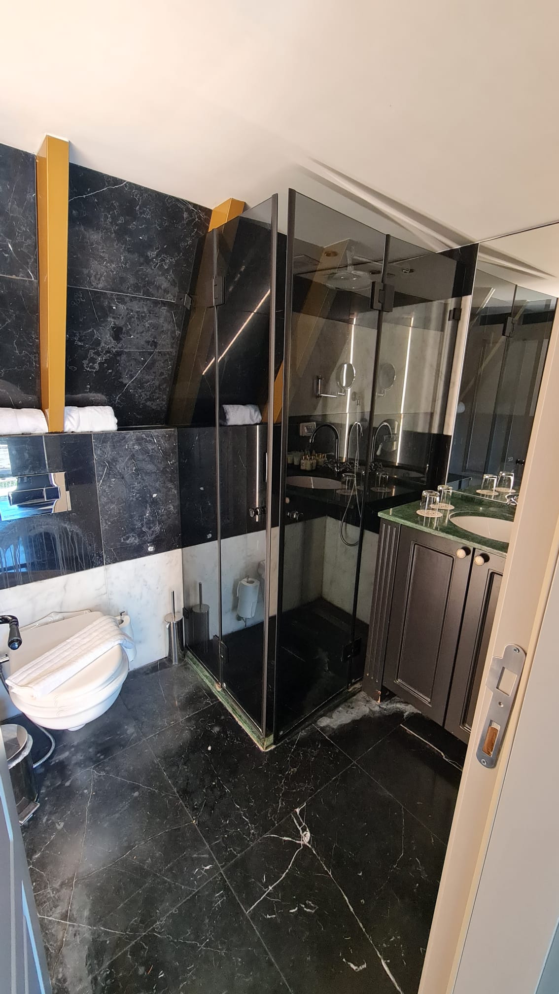 בקתת דלקס עם גקוזי ומרפסת (4)