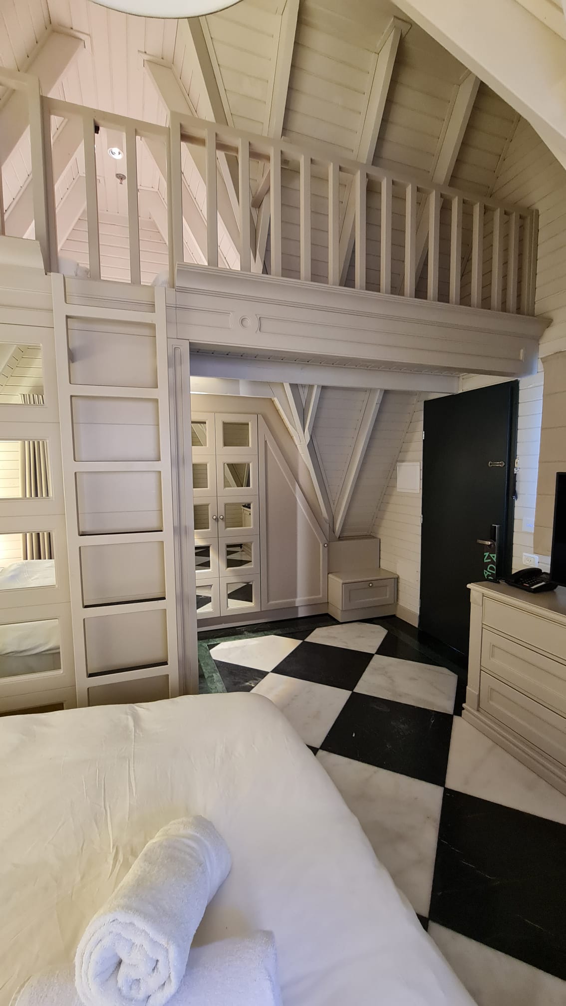 בקתת דלקס עם גקוזי ומרפסת (7)